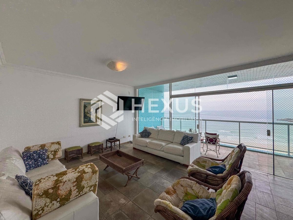 Foto 4 de Apartamento frente mar com varanda e vista mar na Praia das Pitangueiras, Guaruja