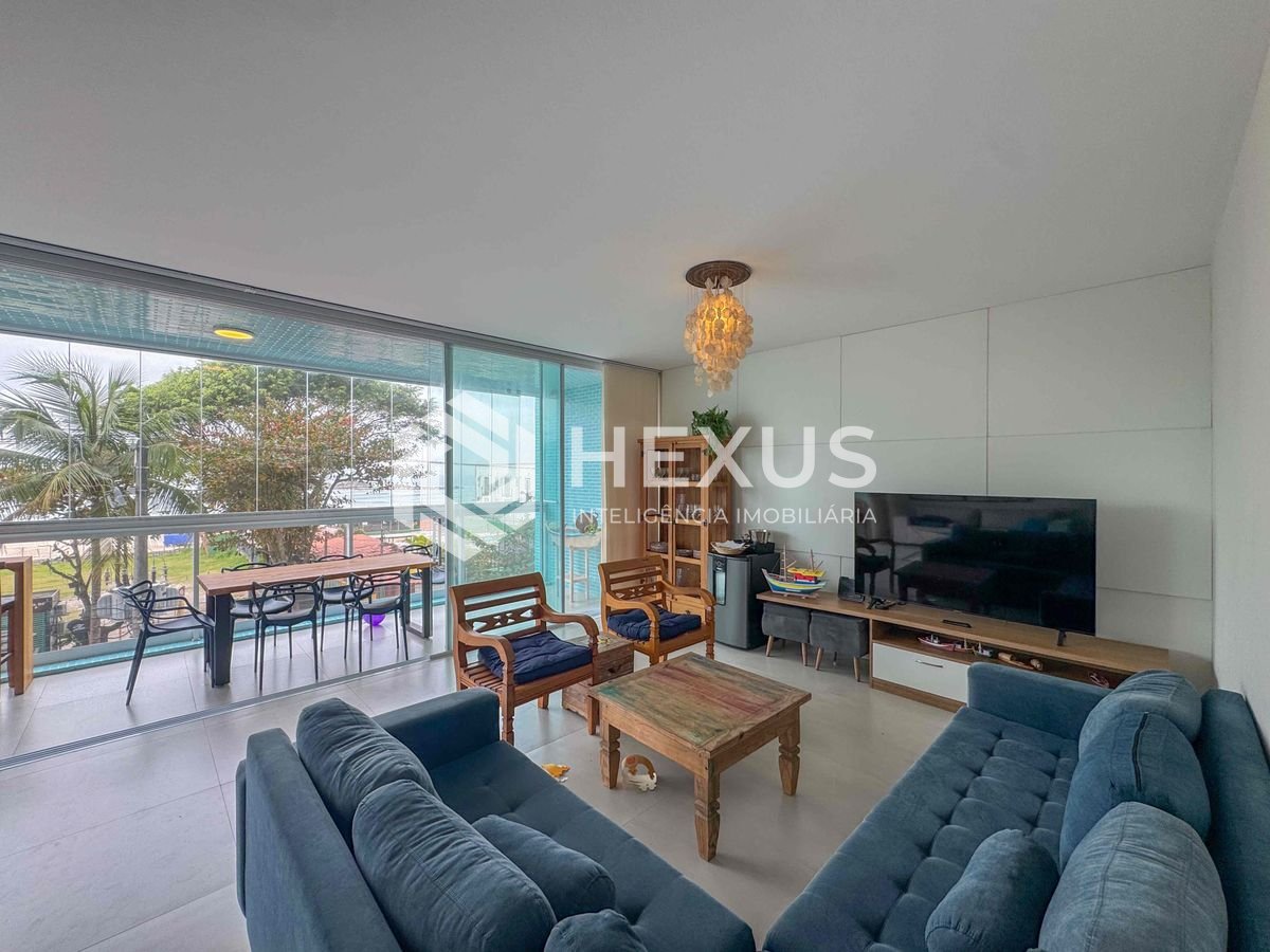 Foto 5 de Apartamento frente mar com varanda na Praia das Pitangueiras, Guaruja