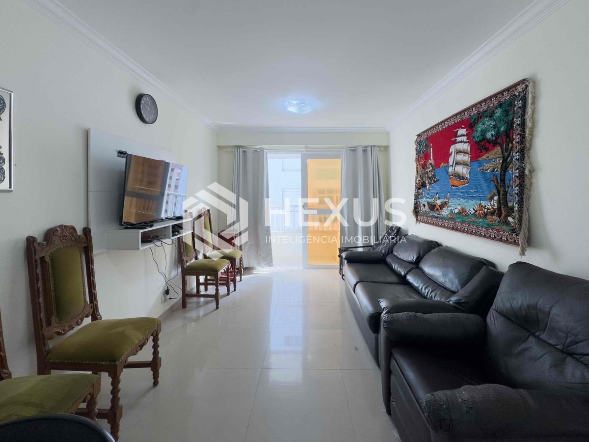 Foto 3 de Apartamento com varanda e vista mar na quadra mar da Praia das Pitangueiras, Guaruja