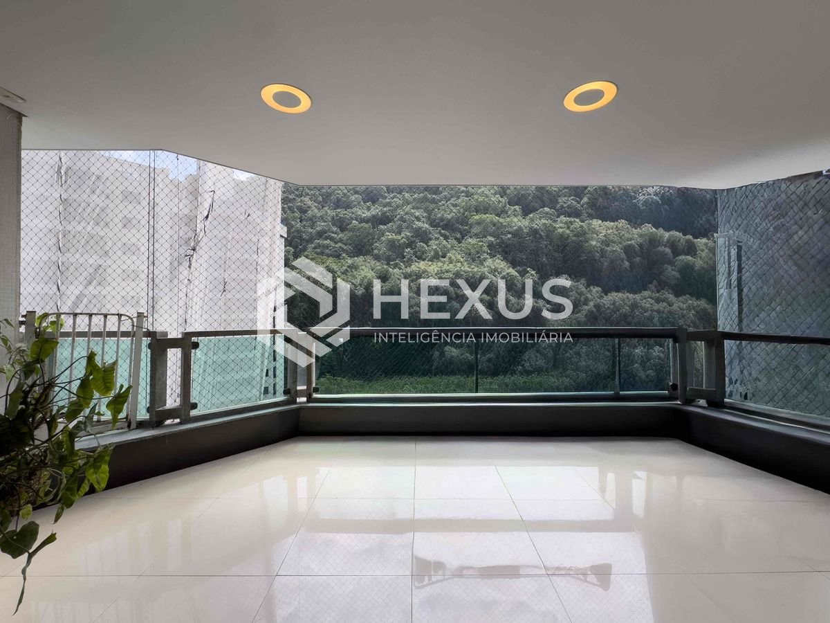 Foto 4 de Apartamento reformado com varanda gourmet e lazer na Praia das Pitangueiras, Guaruja