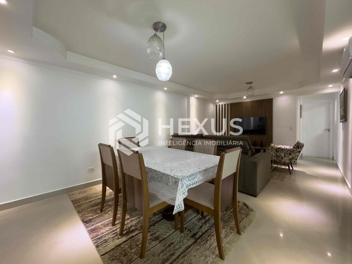 Foto 4 de Apartamento reformado com varanda gourmet e lazer na quadra mar da Praia das Pitangueiras, Guaruja