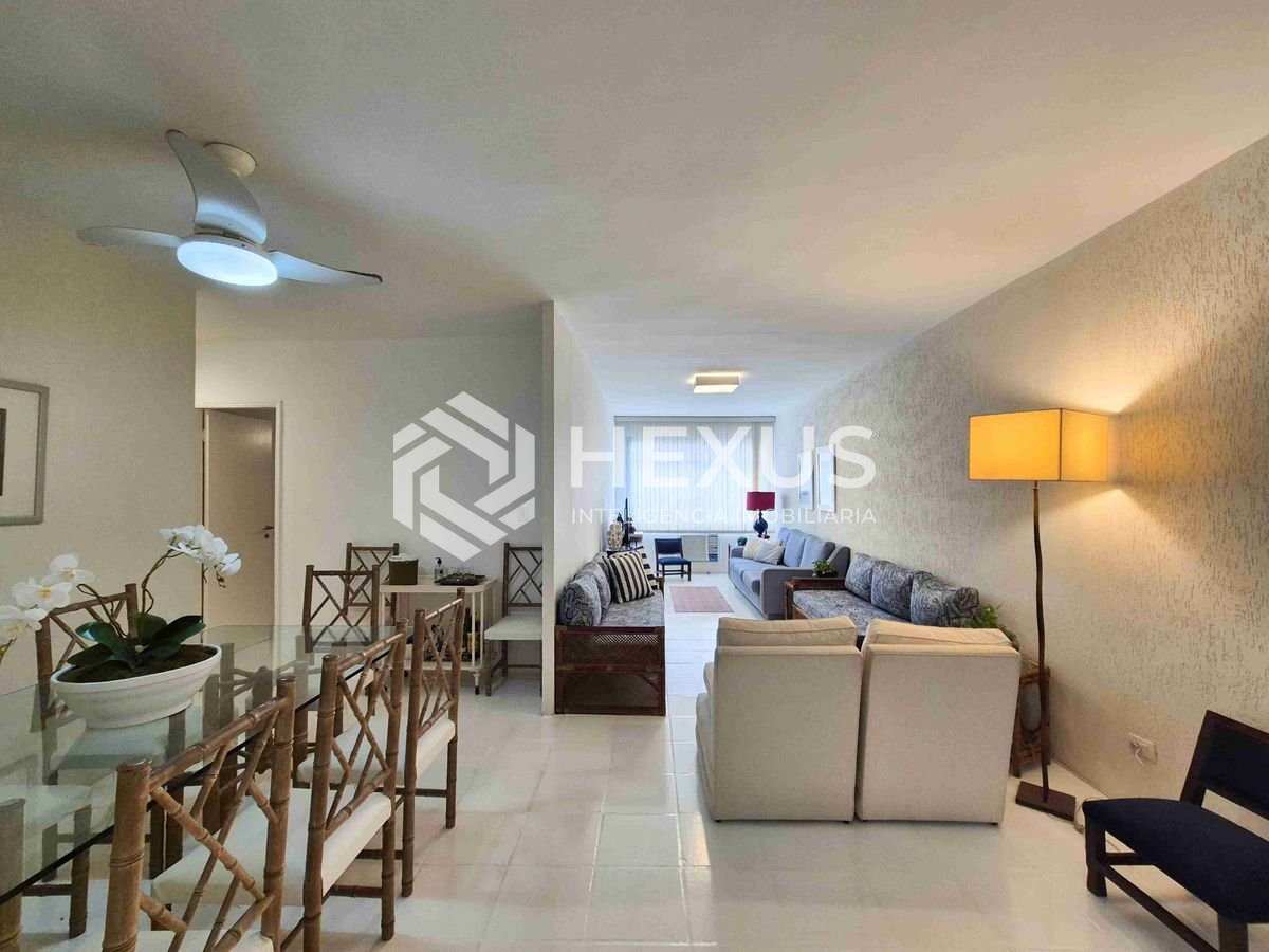 Foto 2 de Apartamento reformado na quadra mar da Praia das Pitangueiras, Guaruja