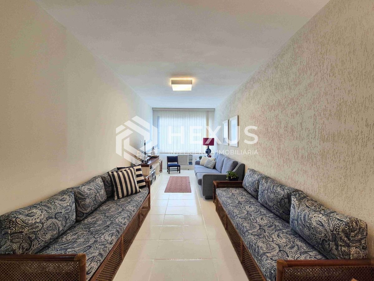 Foto 3 de Apartamento reformado na quadra mar da Praia das Pitangueiras, Guaruja
