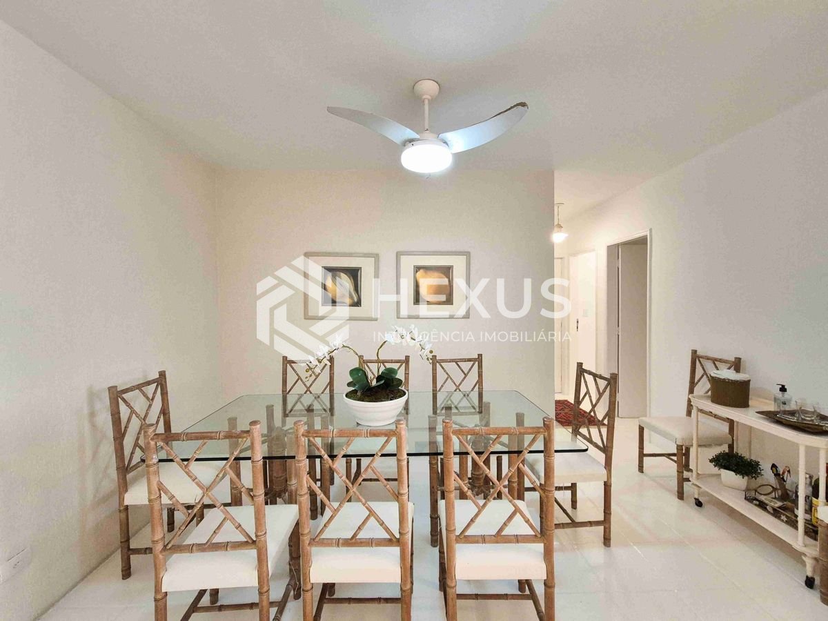 Foto 4 de Apartamento reformado na quadra mar da Praia das Pitangueiras, Guaruja