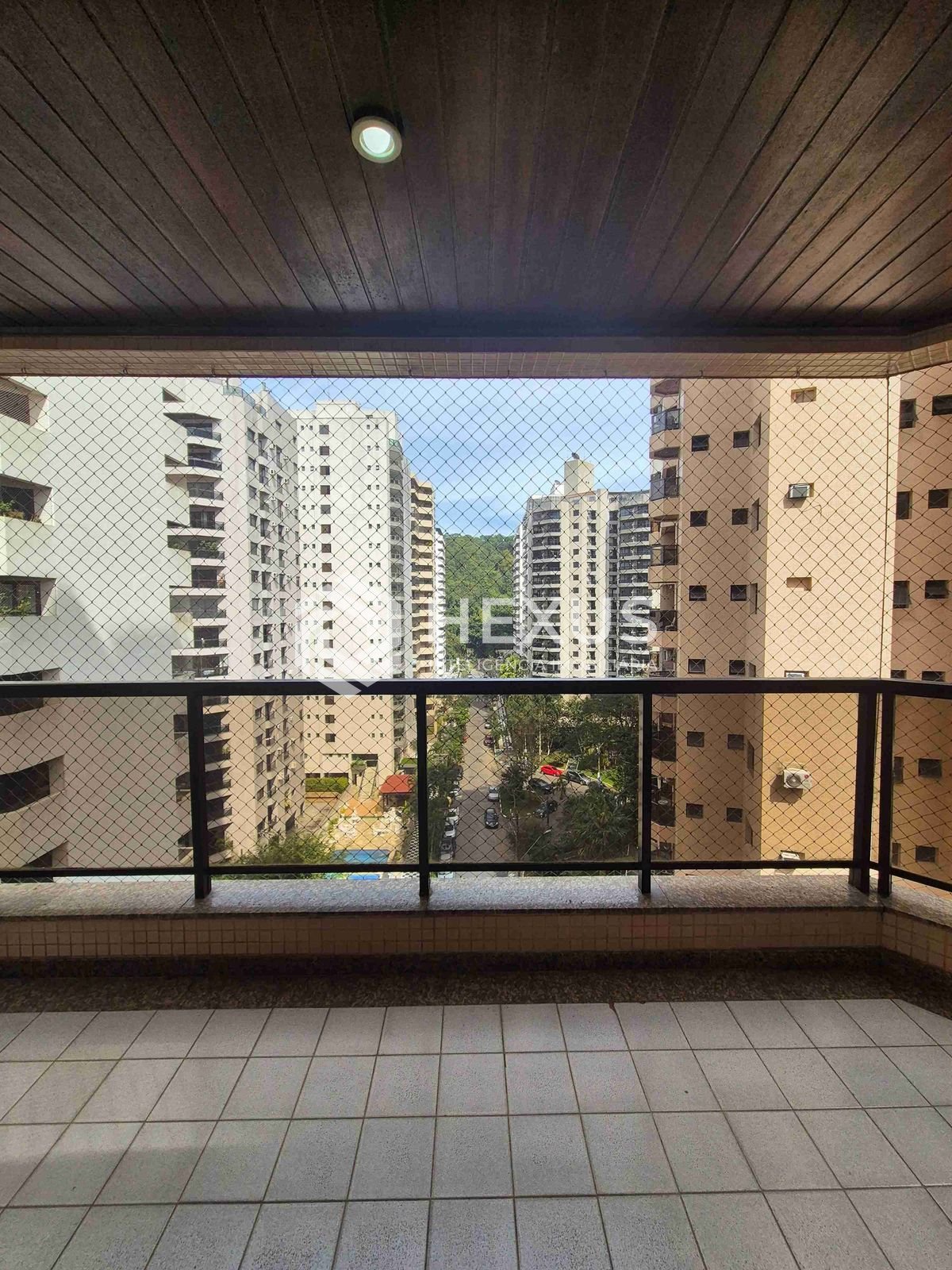 Foto 4 de Apartamento com varanda e lazer na Praia das Pitangueiras, Guaruja