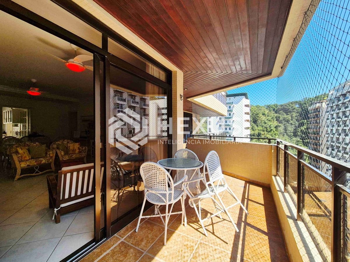 Foto 2 de Apartamento com varanda e lazer na Praia das Pitangueiras, Guaruja