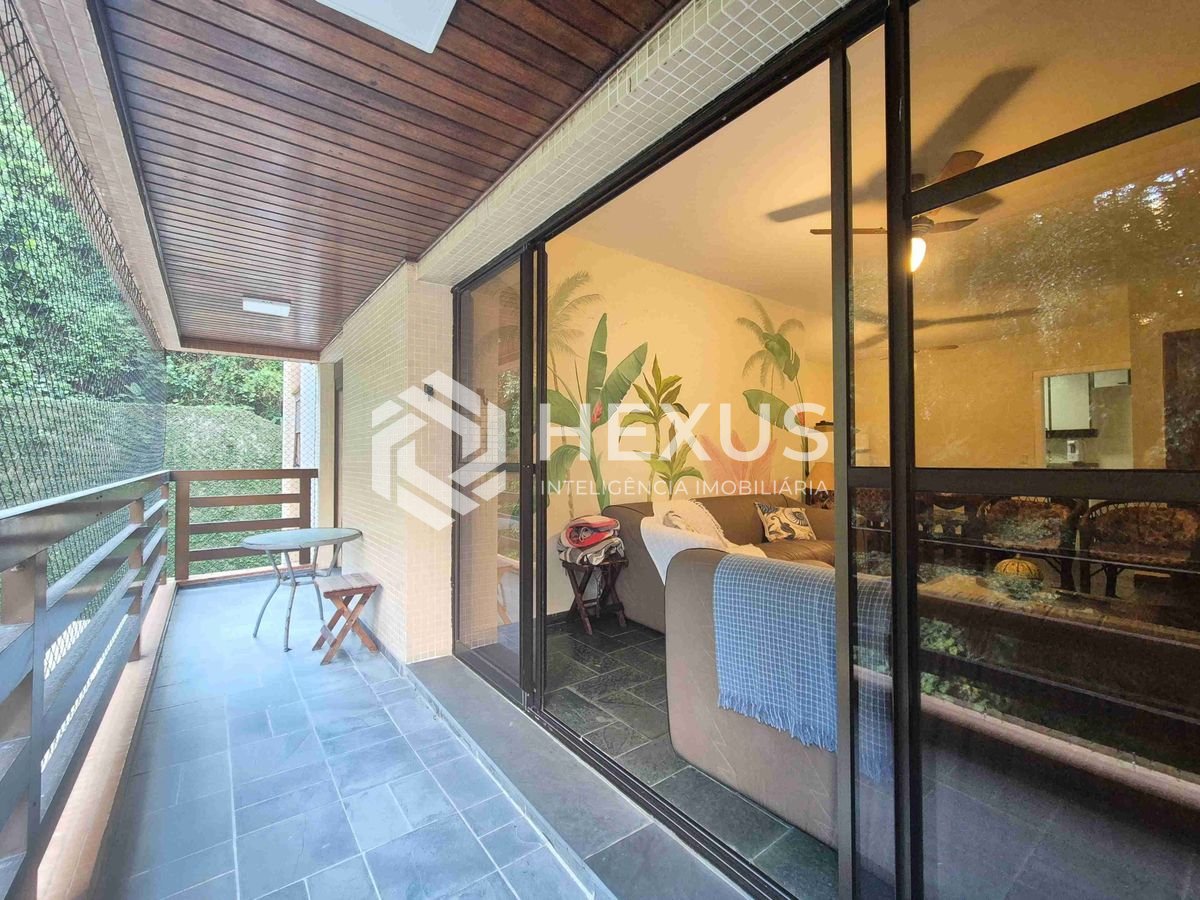 Foto 2 de Apartamento com varanda e lazer na Praia das Pitangueiras, Guaruja