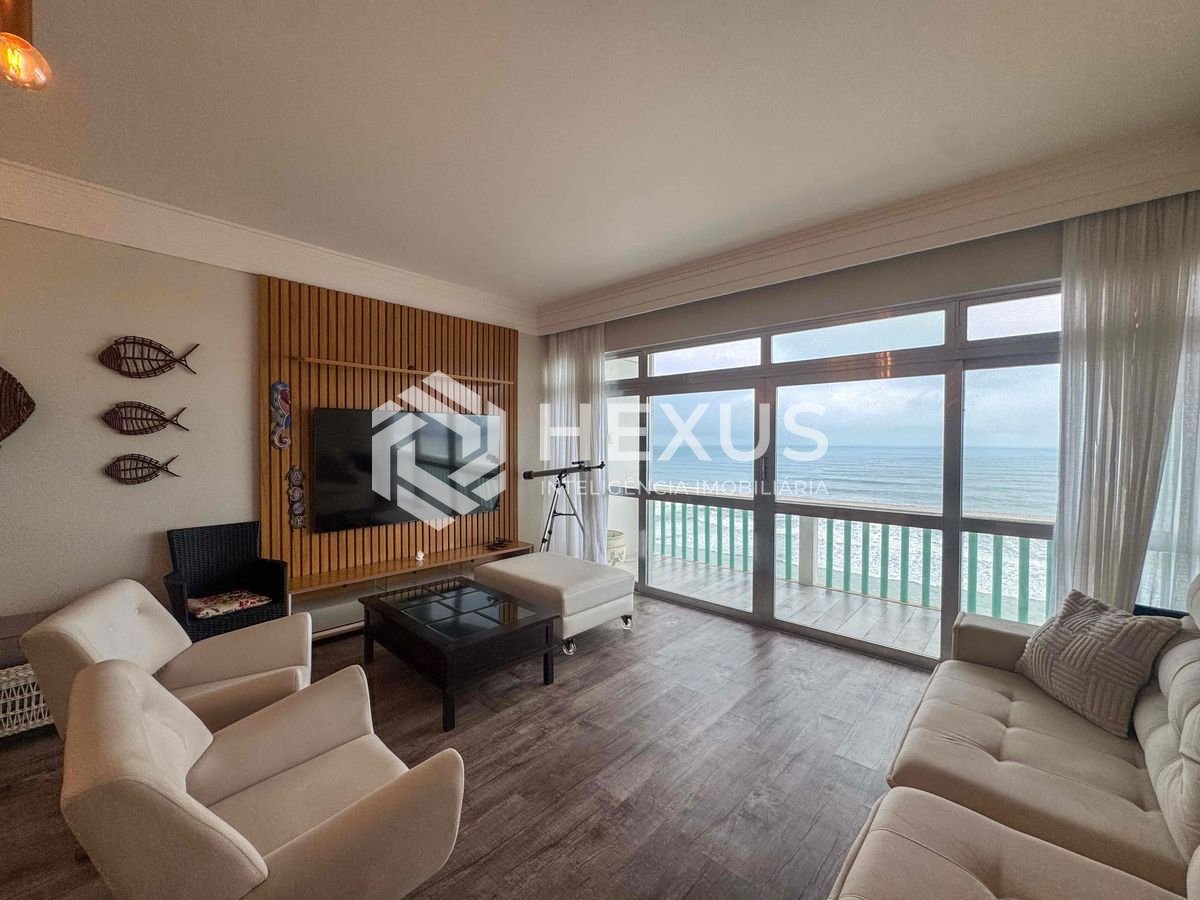 Foto 3 de Apartamento frente mar com varanda e vista mar na Praia das Pitangueiras, Guaruja