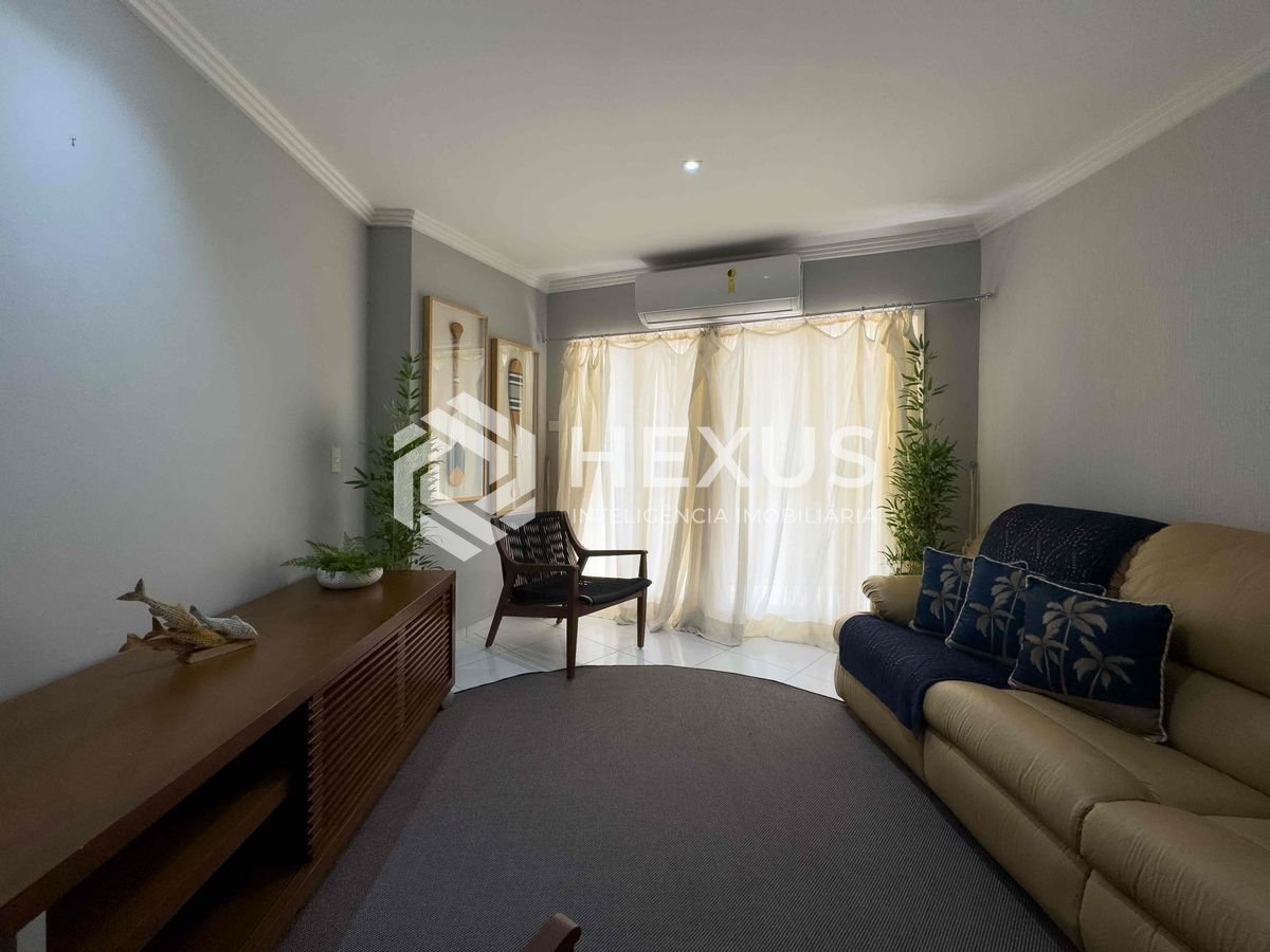 Foto 5 de Apartamento reformado com varanda e lazer a uma quadra da Praia das Pitangueiras, Guaruja