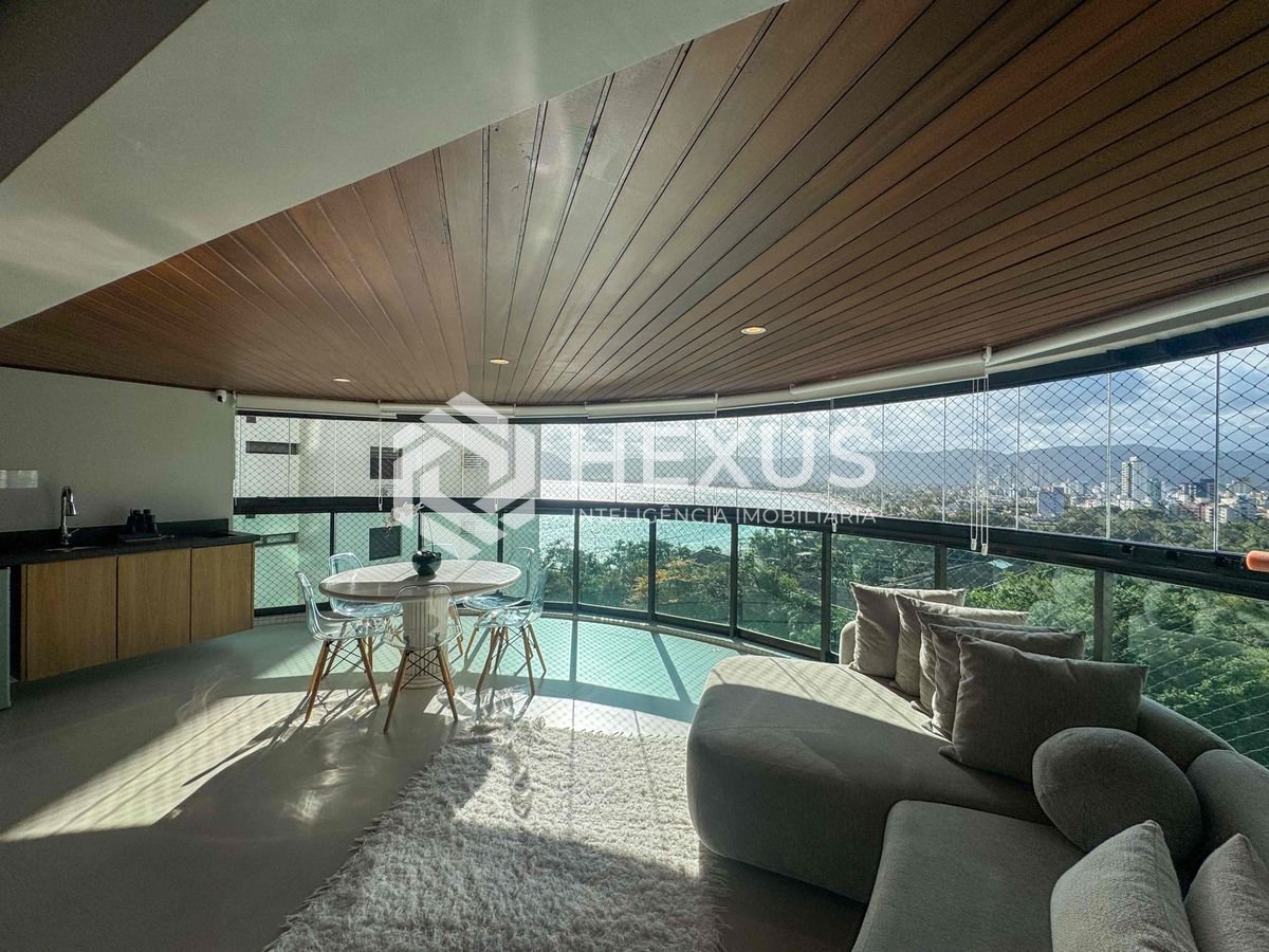 Foto 3 de Apartamento reformado frente mar com lazer de clube e varanda gourmet na Praia da Enseada, Guaruja
