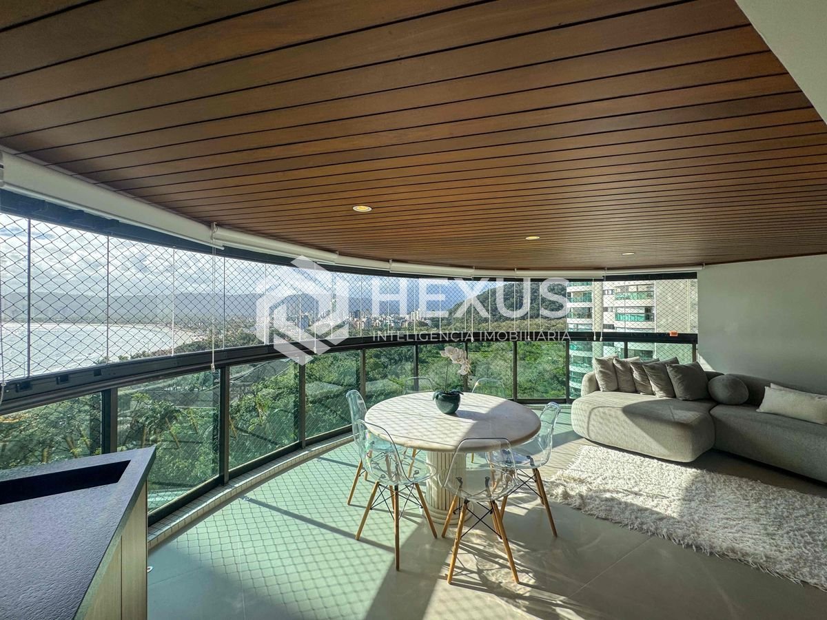 Foto 4 de Apartamento reformado frente mar com lazer de clube e varanda gourmet na Praia da Enseada, Guaruja
