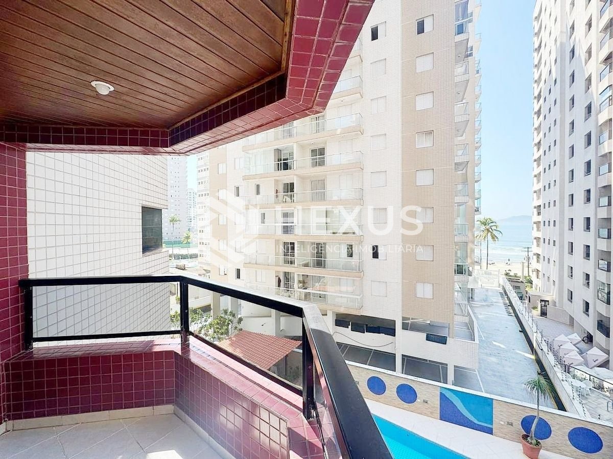 Foto 2 de Apartamento com varanda e vista livre a venda na quadra da praia das Asturias, Guaruja