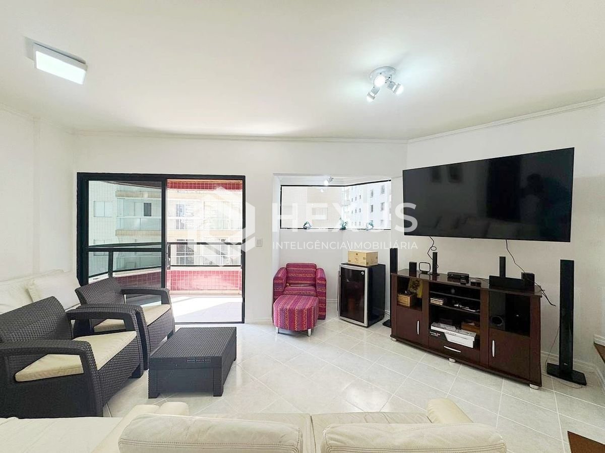 Foto 4 de Apartamento com varanda e vista livre a venda na quadra da praia das Asturias, Guaruja