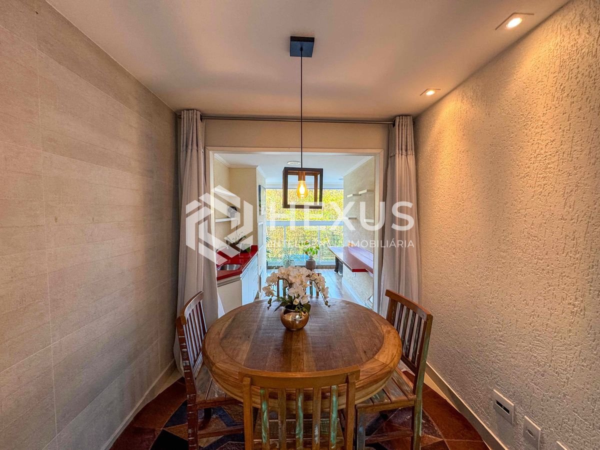 Foto 5 de Apartamento reformado com varanda gourmet vista mar e lazer na beira mar do Tombo, Guaruja