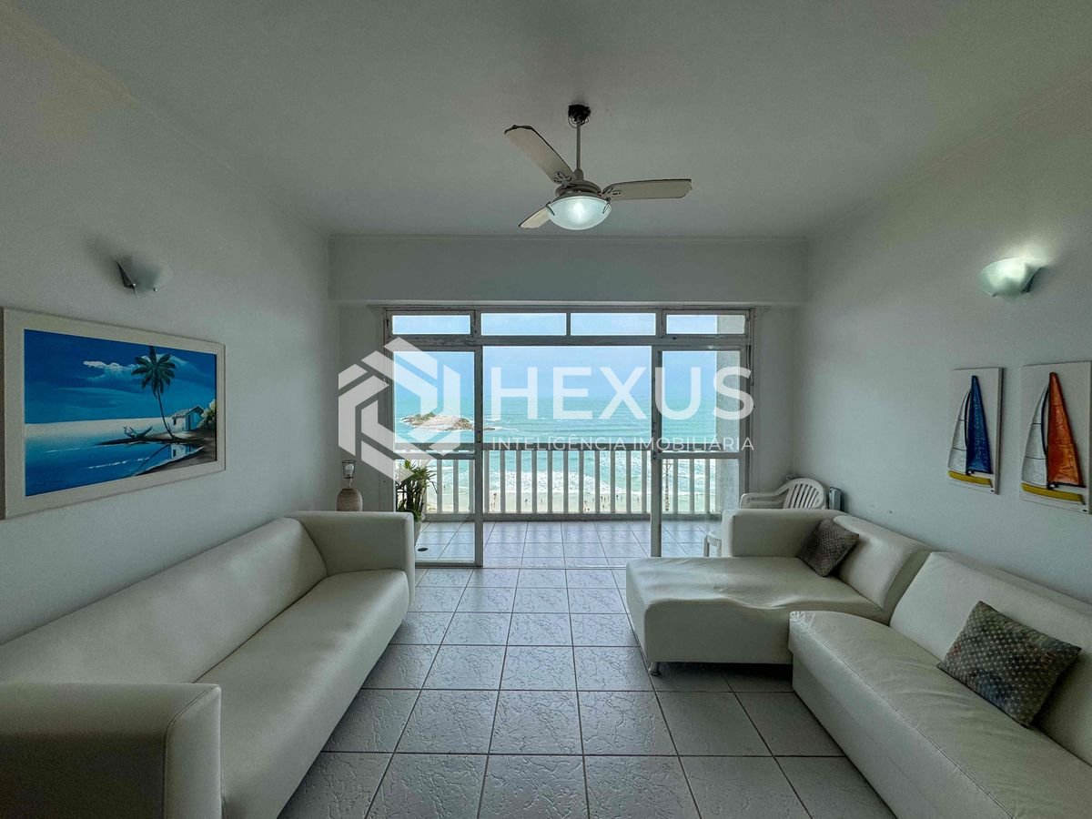 Foto 2 de Apartamento frente mar com varanda e vista mar na Praia das Pitangueiras, Guaruja