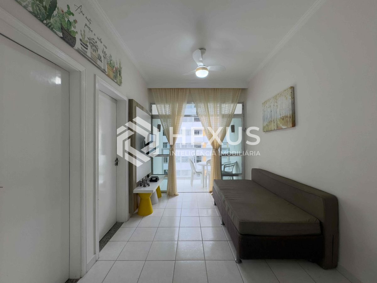 Foto 3 de Apartamento reformado e mobiliado com varanda na quadra mar da Praia das Pitangueiras, Guaruja