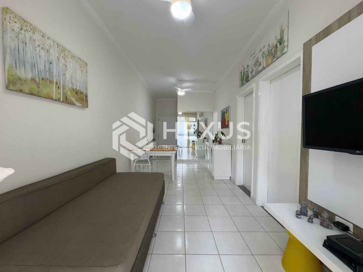 Foto 4 de Apartamento reformado e mobiliado com varanda na quadra mar da Praia das Pitangueiras, Guaruja