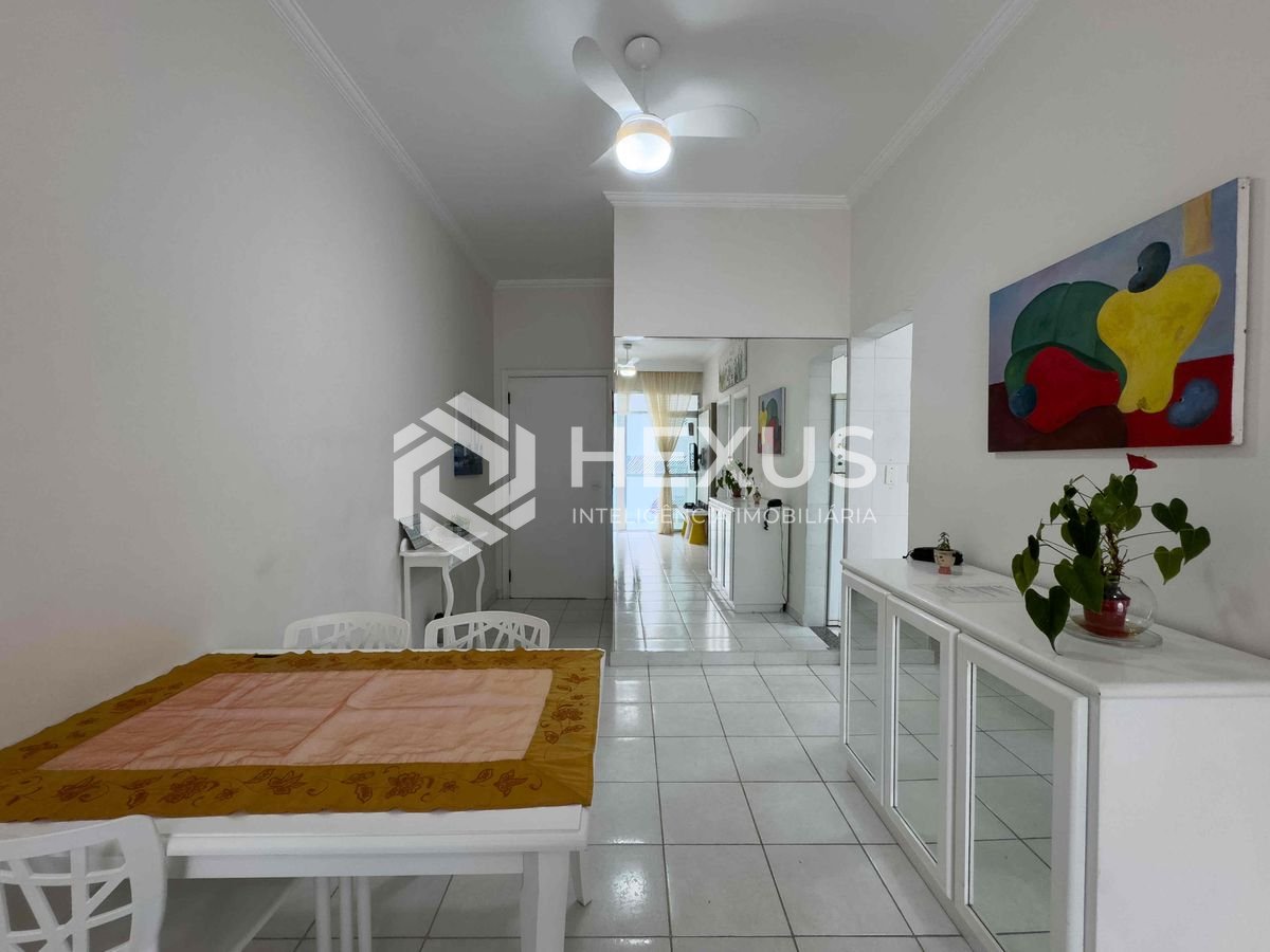 Foto 5 de Apartamento reformado e mobiliado com varanda na quadra mar da Praia das Pitangueiras, Guaruja