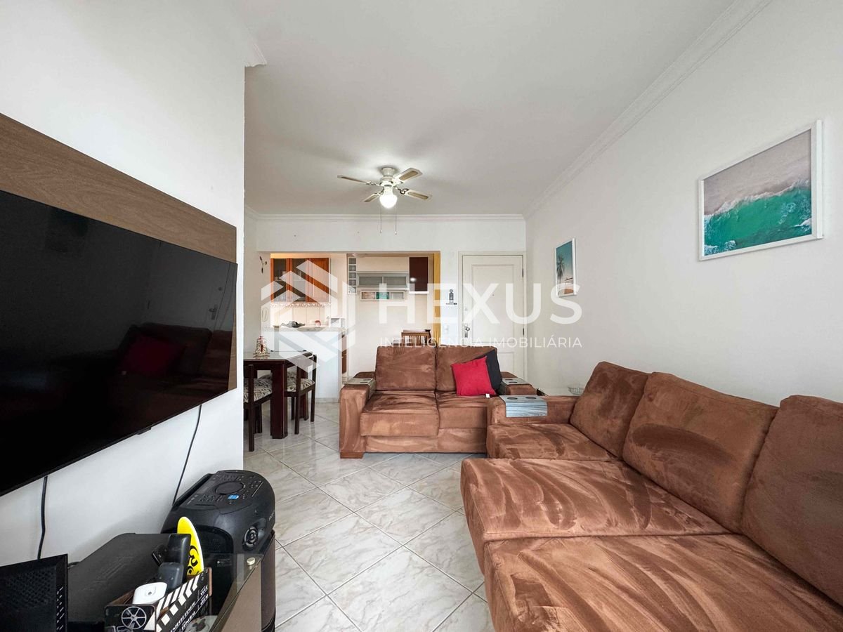 Foto 2 de Apartamento com varanda, vista mar e lazer a uma quadra da Praia das Pitangueiras, Guaruja