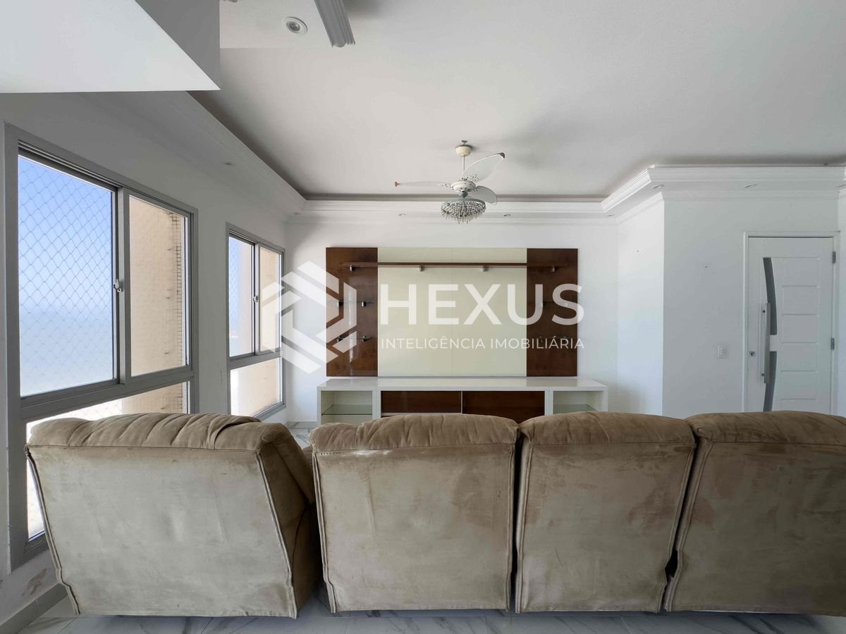 Foto 4 de Apartamento frente mar reformado com varanda e vista mar na Praia das Pitangueiras, Guaruja
