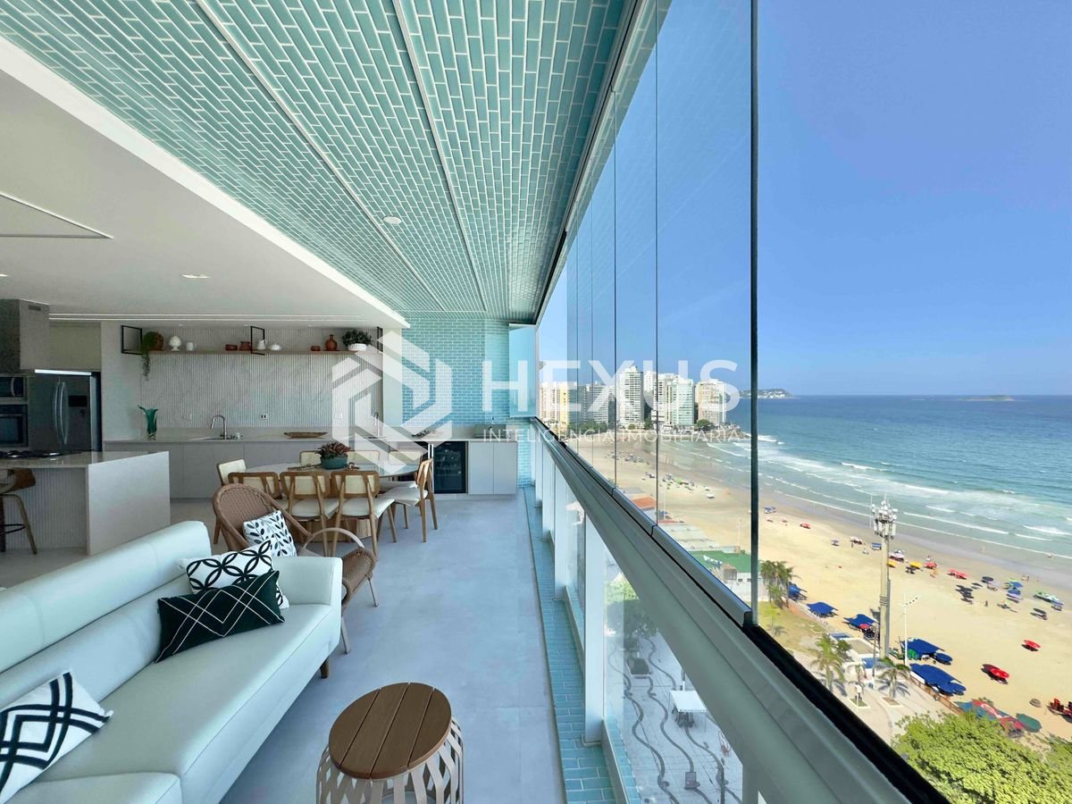 Foto 3 de Apartamento frente mar reformado com varanda e vista mar na Praia das Pitangueiras, Guaruja