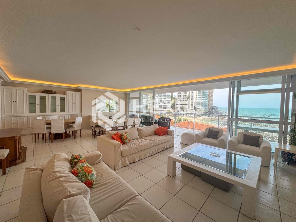 Apartamento em Pitangueiras — foto 1