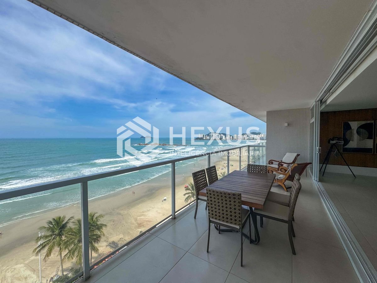 Foto 3 de Apartamento frente mar reformado com varanda e lazer na Praia das Pitangueiras, Guaruja