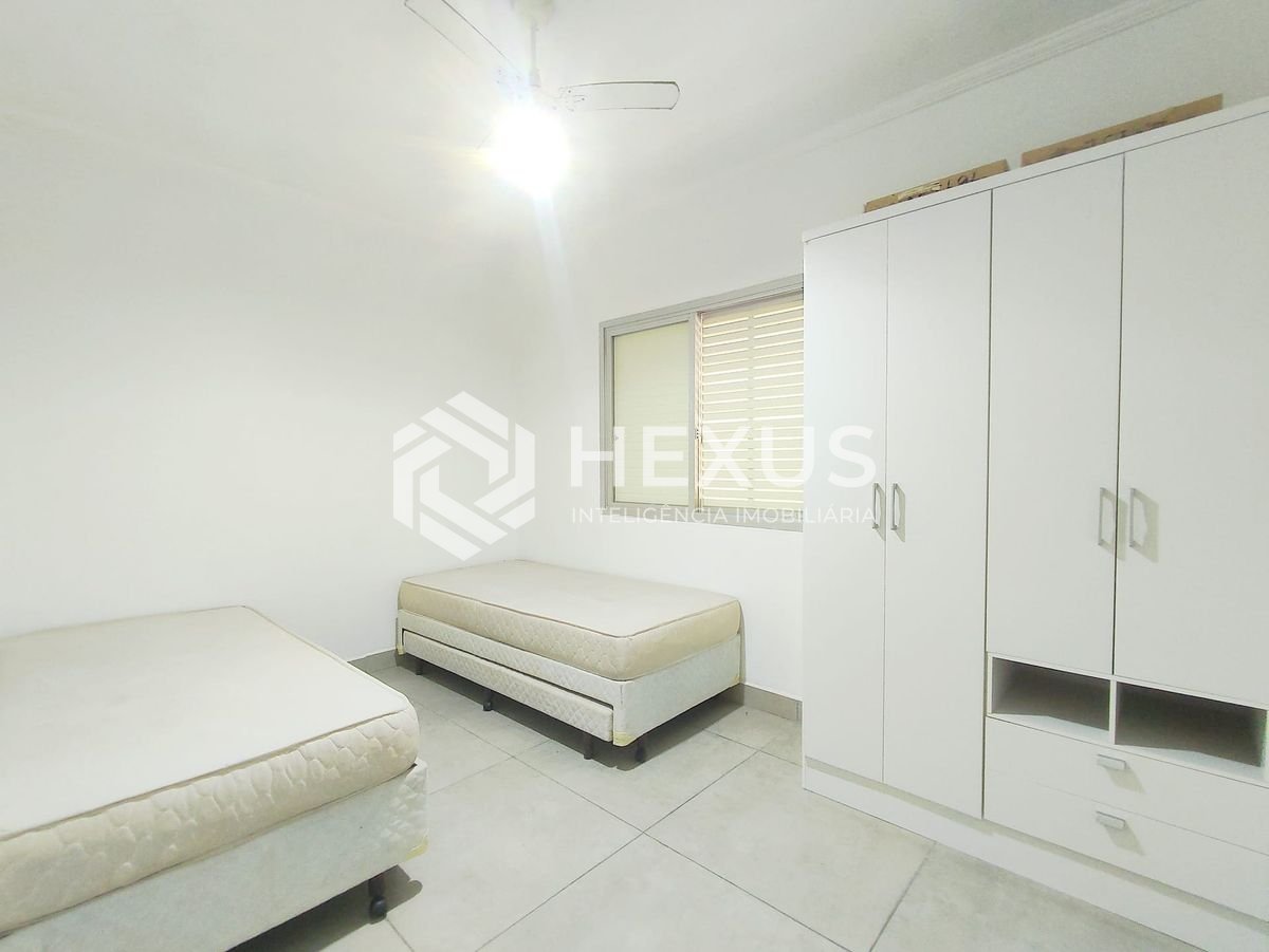 Foto 3 de Apartamento com varanda a uma quadra da Praia das Asturias, Guaruja