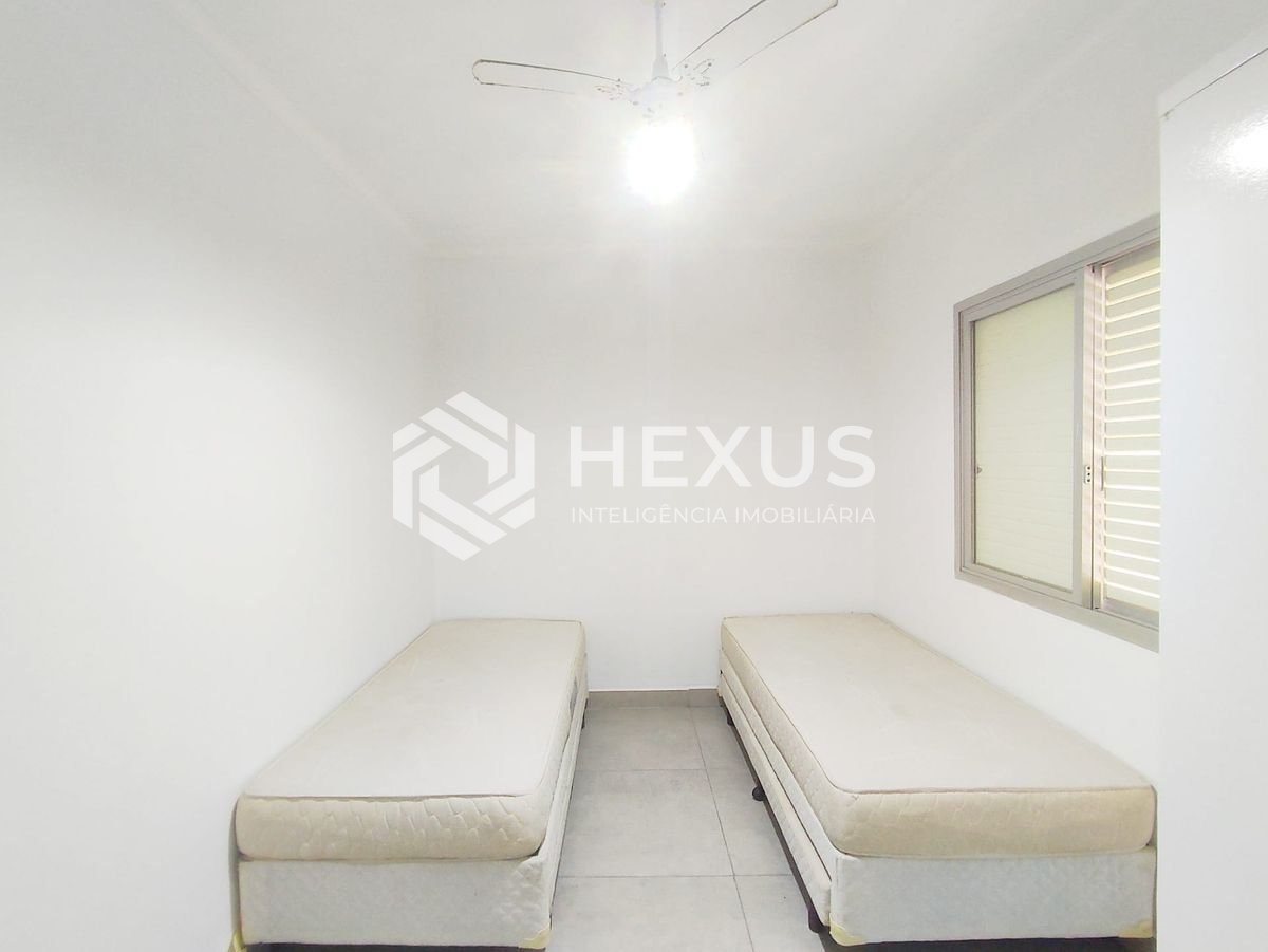 Foto 4 de Apartamento com varanda a uma quadra da Praia das Asturias, Guaruja