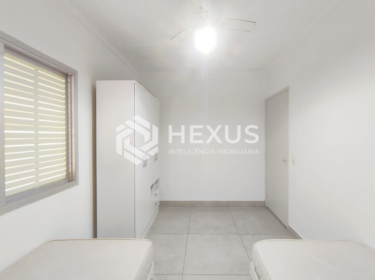 Foto 5 de Apartamento com varanda a uma quadra da Praia das Asturias, Guaruja