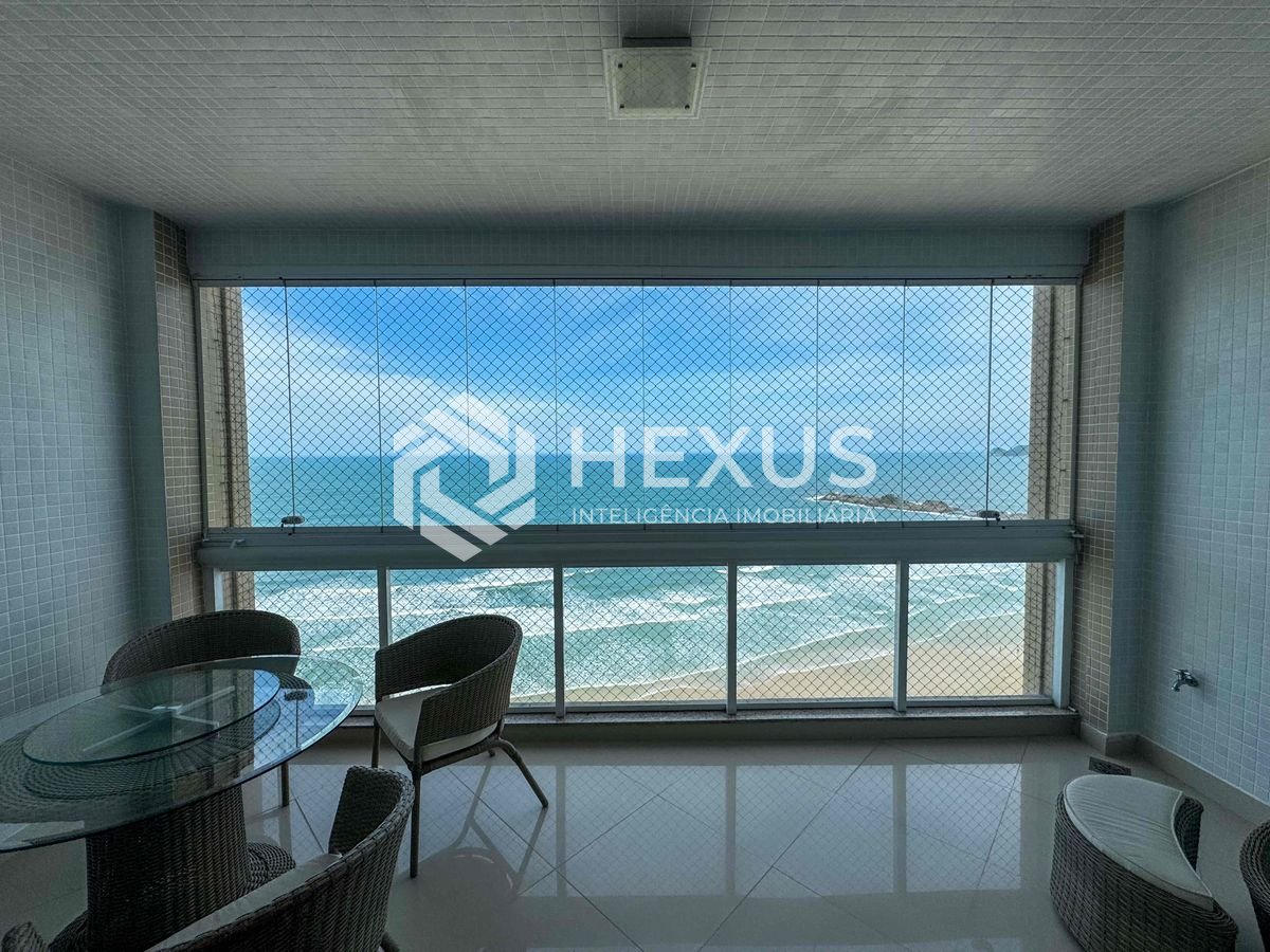 Foto 4 de Apartamento reformado frente mar com varanda e vista oceânica na Praia das Pitangueiras, Guaruja