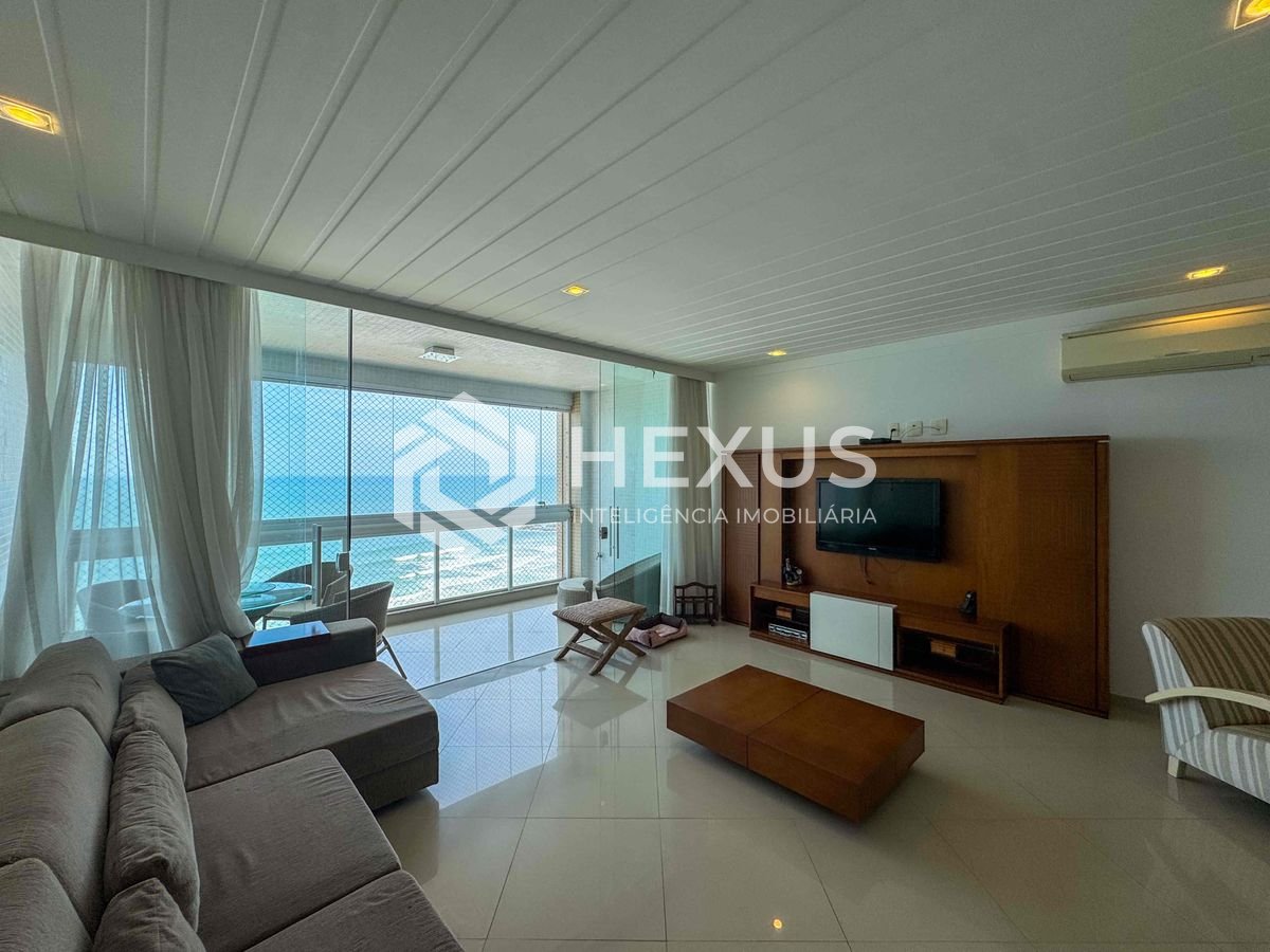 Foto 5 de Apartamento reformado frente mar com varanda e vista oceânica na Praia das Pitangueiras, Guaruja