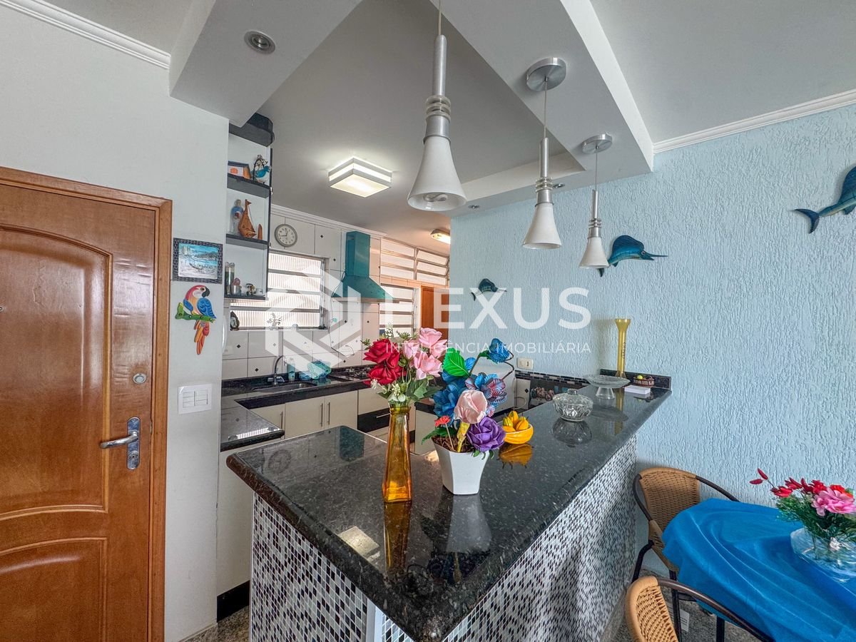 Foto 4 de Apartamento frente mar com varanda na Praia das Pitangueiras, Guaruja