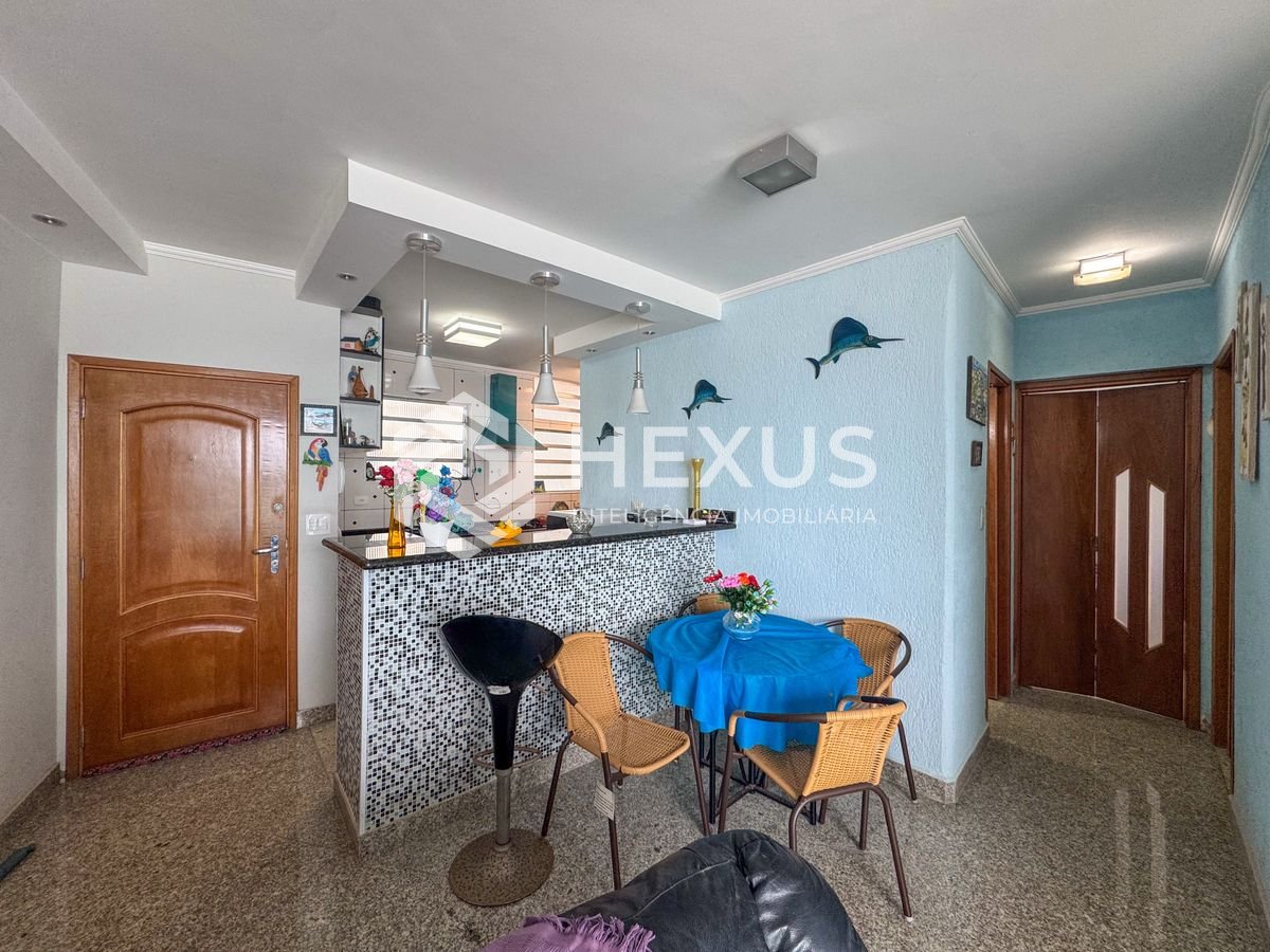 Foto 5 de Apartamento frente mar com varanda na Praia das Pitangueiras, Guaruja