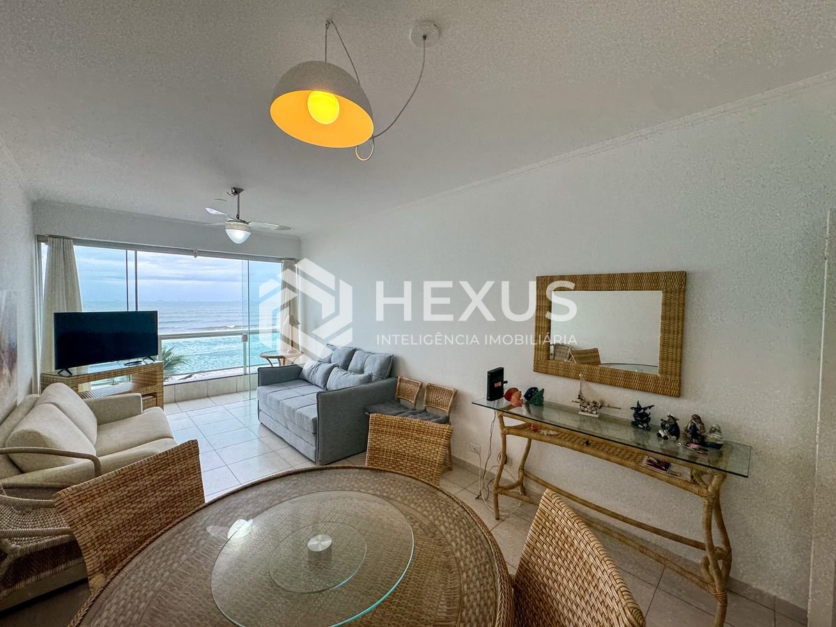 Foto 3 de Apartamento frente mar com varanda na Praia das Pitangueiras, Guaruja