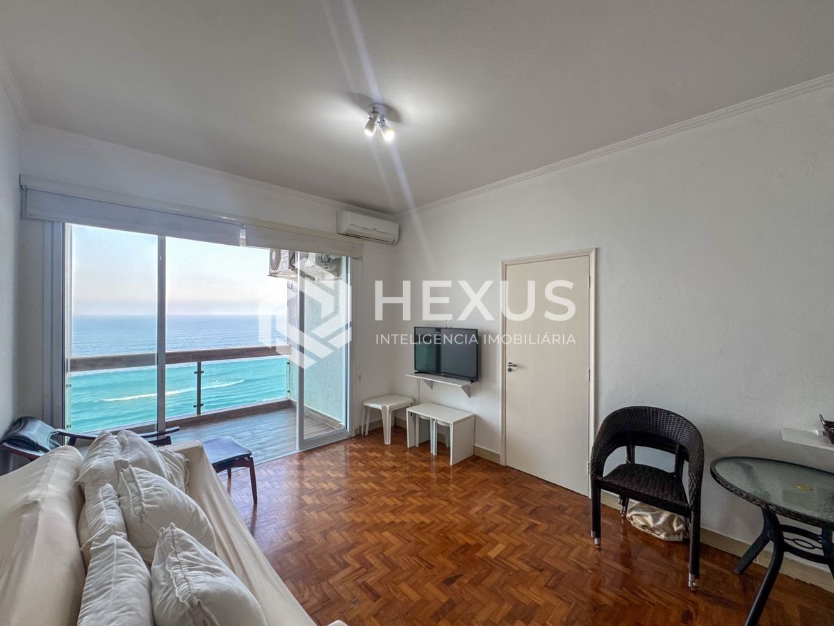Foto 2 de Apartamento frente mar com varanda e vista mar na Praia das Pitangueiras, Guaruja