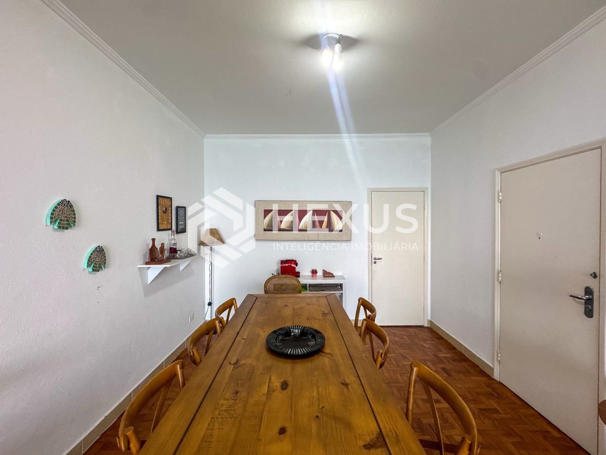 Foto 4 de Apartamento frente mar com varanda e vista mar na Praia das Pitangueiras, Guaruja