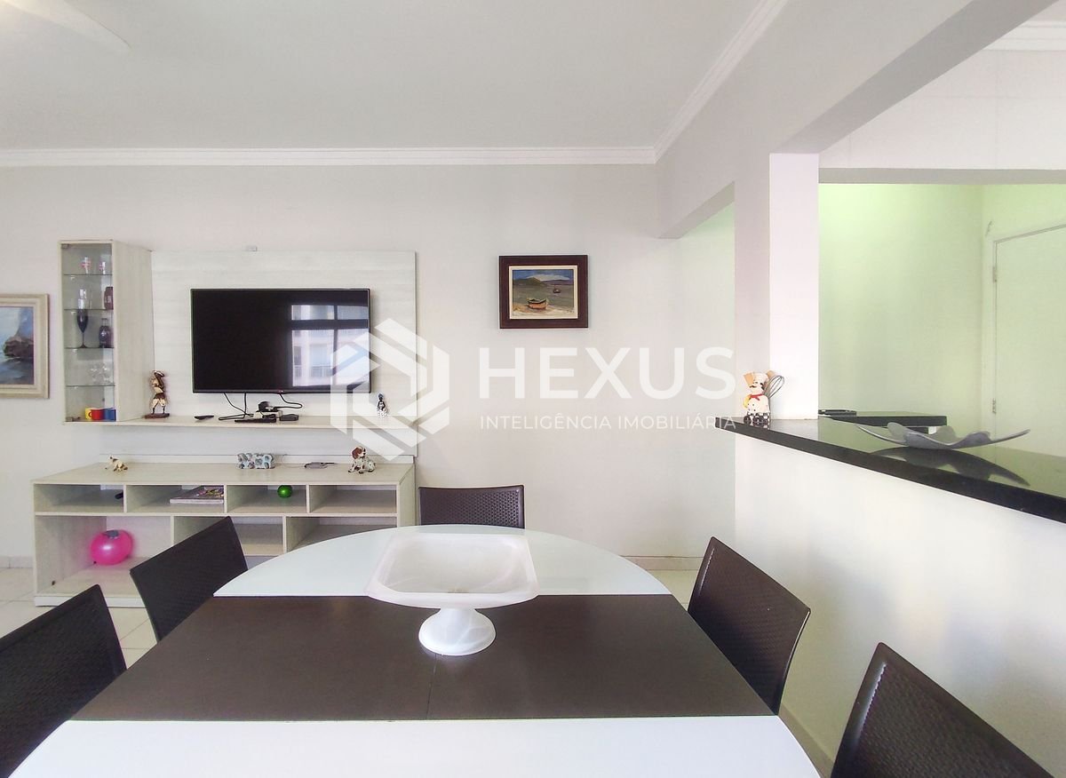 Foto 4 de Apartamento reformado com varanda e vista mar a uma quadra da Praia das Asturias, Guaruja