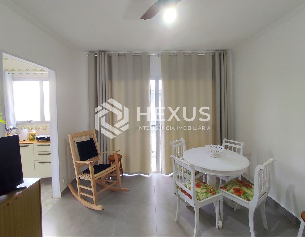Foto 3 de Apartamento com varanda e lazer na praia da Enseada, Guaruja