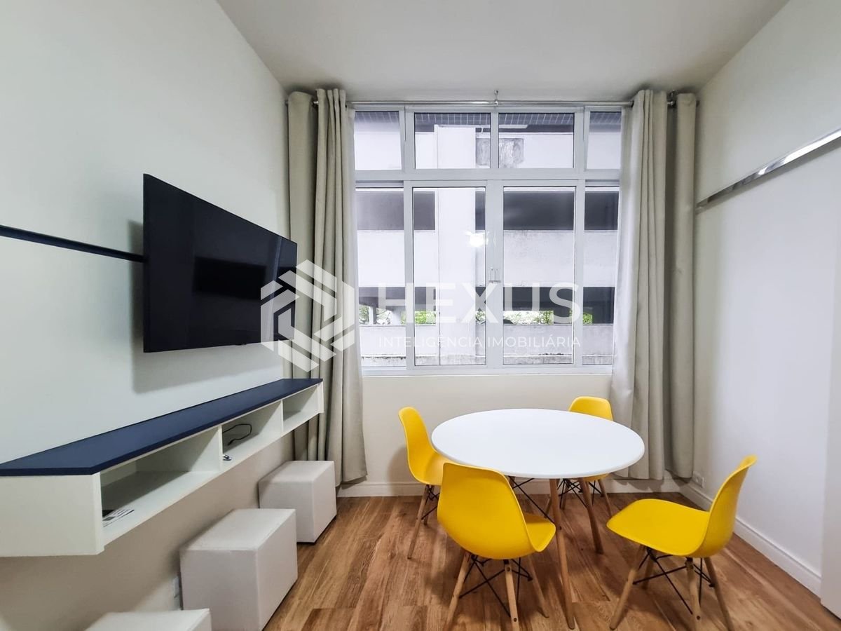 Foto 3 de Apartamento reformado e mobiliado a uma quadra da Praia das Pitangueiras, Guaruja