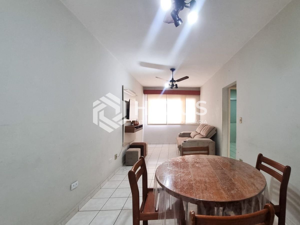Foto 2 de Apartamento com despesas baixas a duas quadras da Praia das Pitangueiras, Guaruja