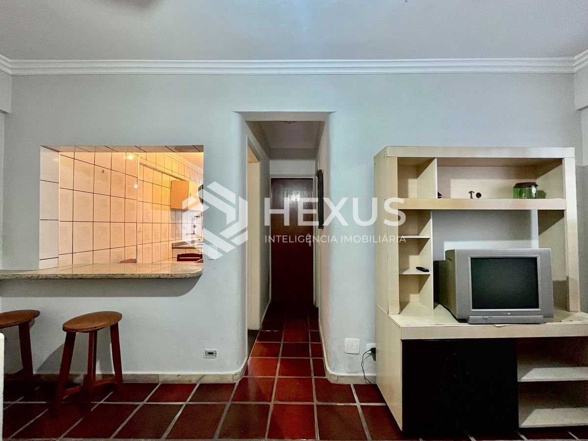 Foto 3 de Apartamento com despesas baixas a duas quadras da Praia das Pitangueiras, Guaruja