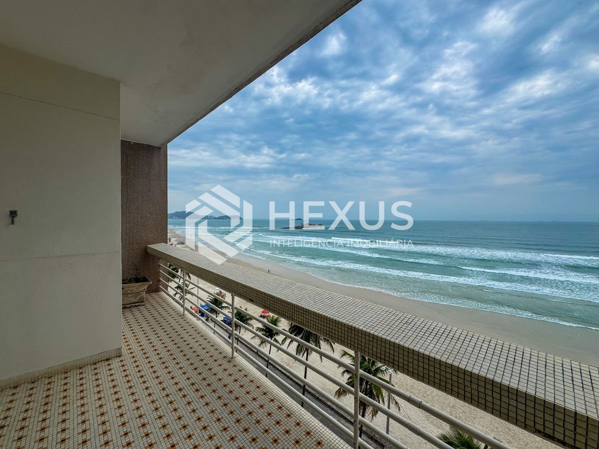 Foto 4 de Apartamento frente mar com varanda e vista mar na Praia das Pitangueiras, Guaruja