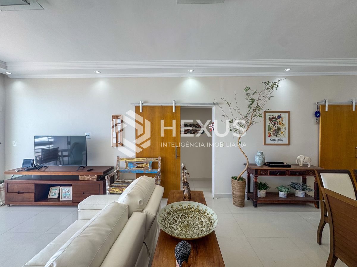 Foto 4 de Apartamento Reformado Frente mar com Varanda na Praia das  Pitangueiras, Guarujá