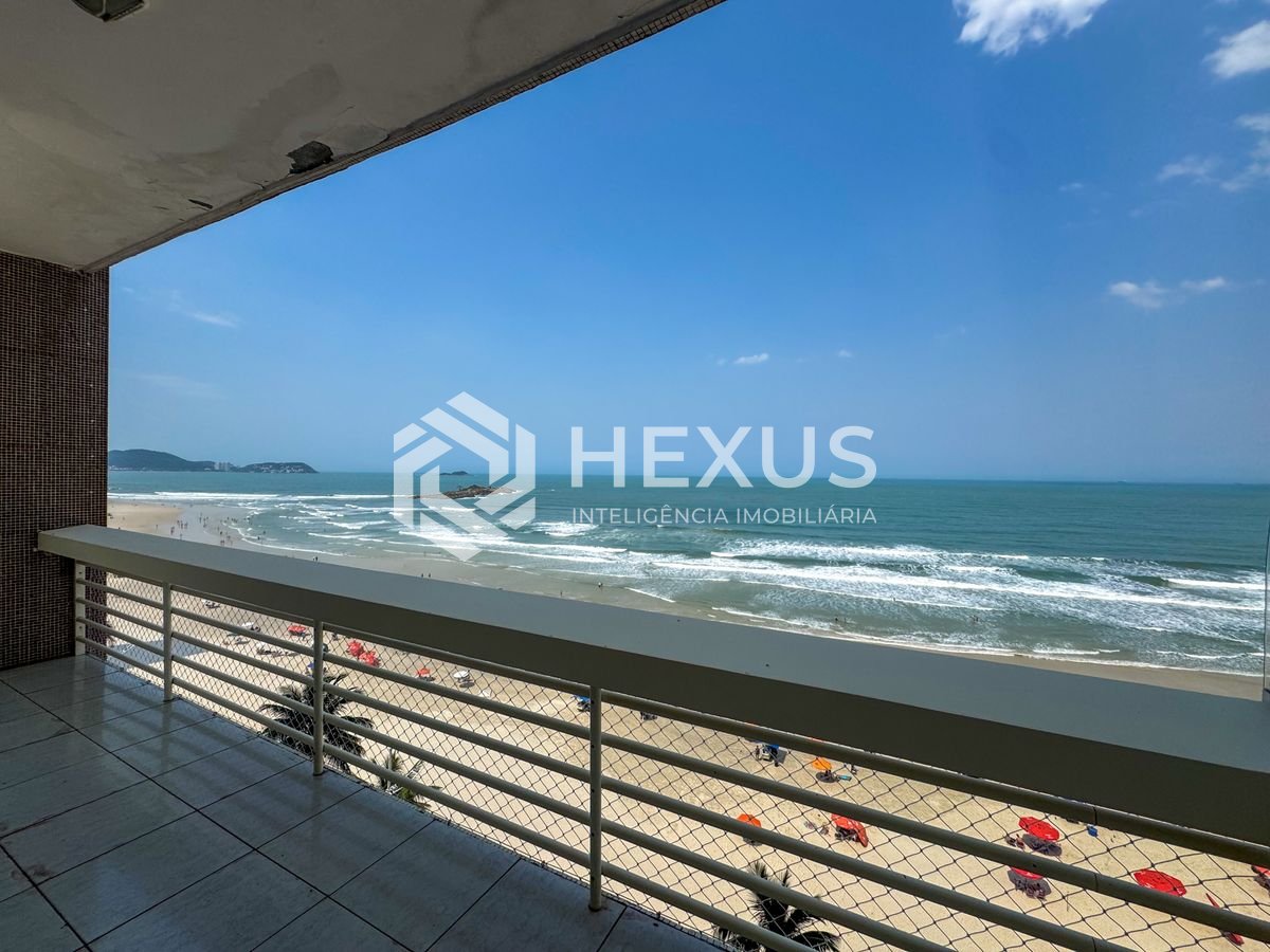 Foto 3 de Apartamento frente mar com varanda na Praia das Pitangueiras, Guarujá