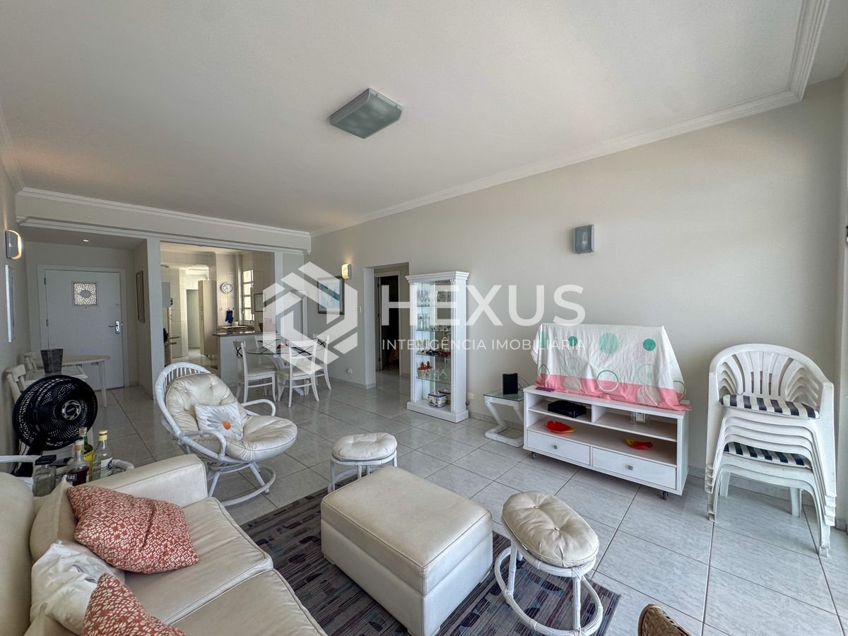 Foto 5 de Apartamento frente mar com varanda na Praia das Pitangueiras, Guarujá