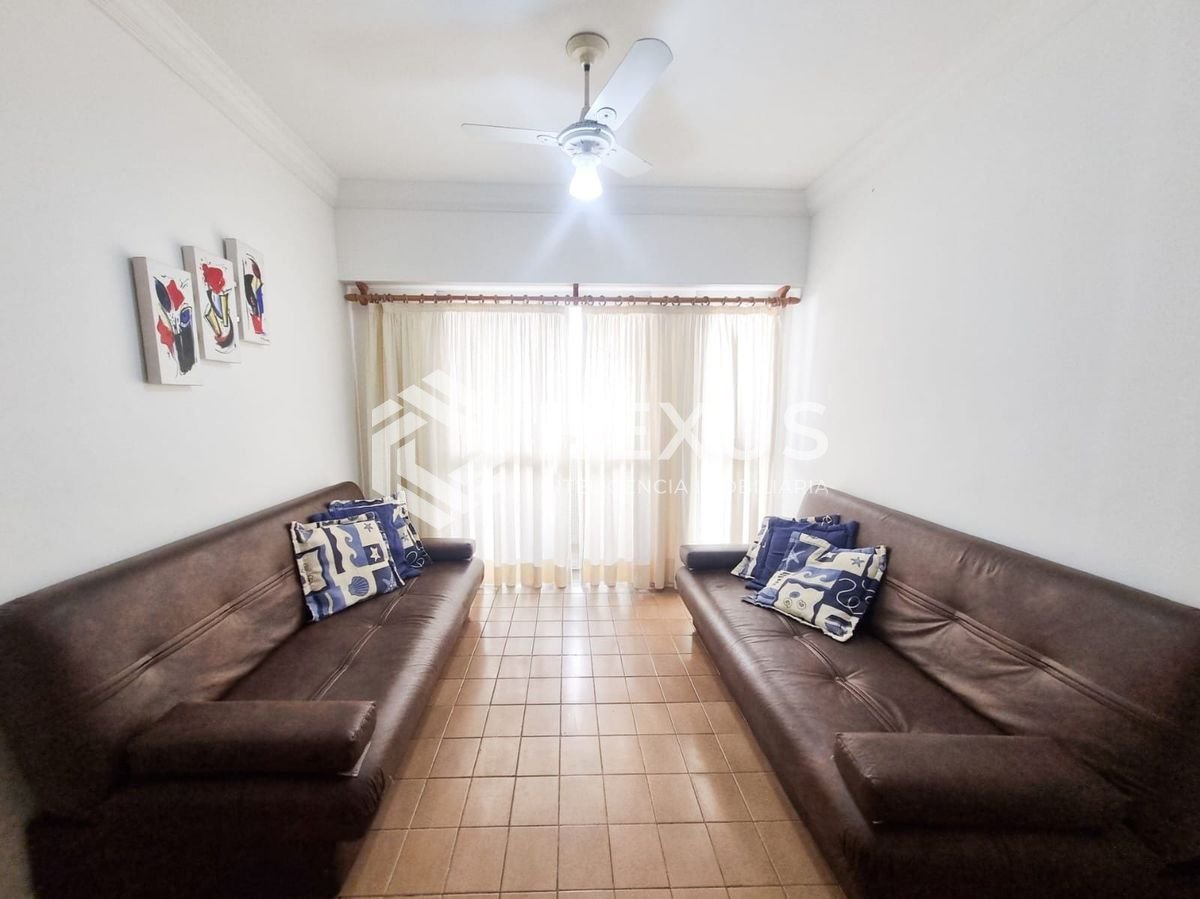 Foto 4 de Apartamento mobiliado com varanda e vista livre a uma quadra da Praia das Pitangueiras, Guaruja