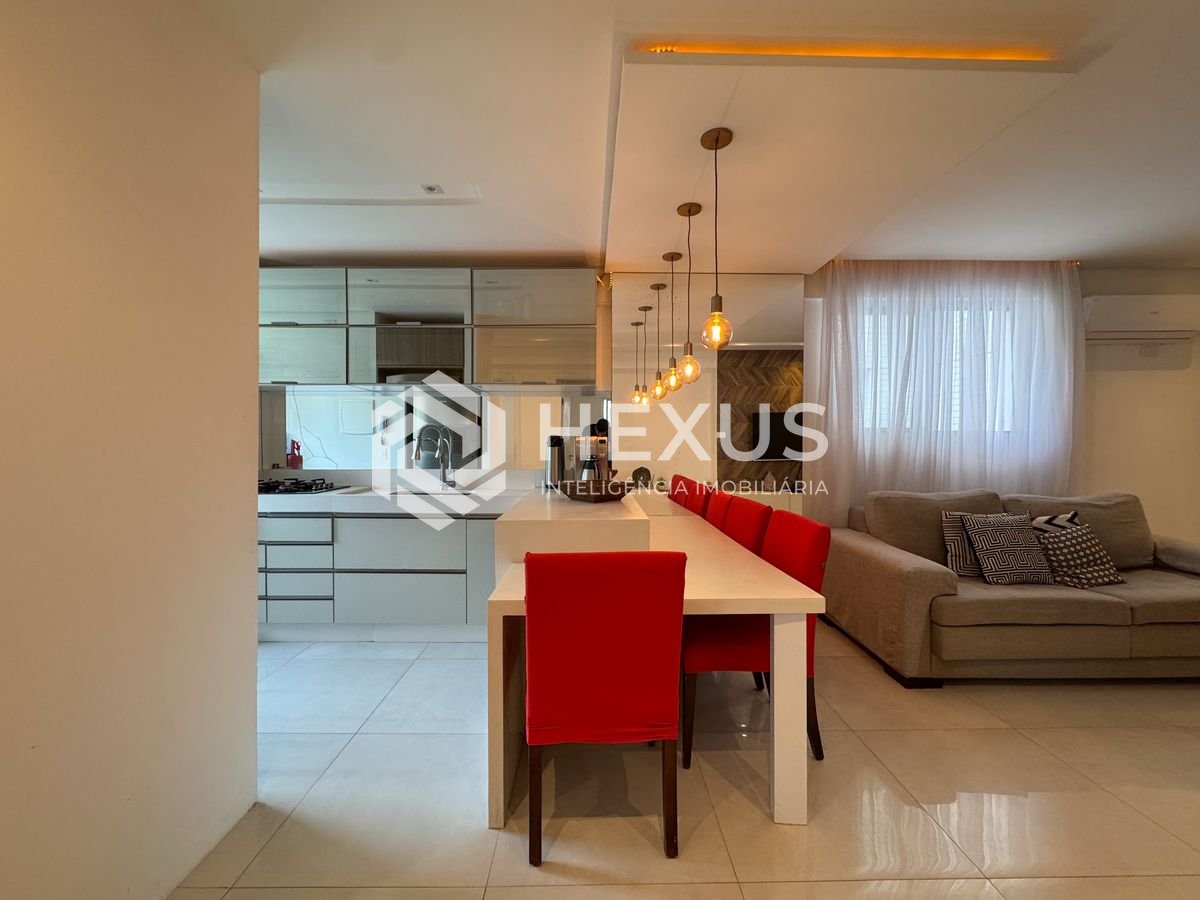Foto 5 de Apartamento reformado, mobiliado, despesas baixas, duas quadras da Praia das Pitangueiras, Guaruja