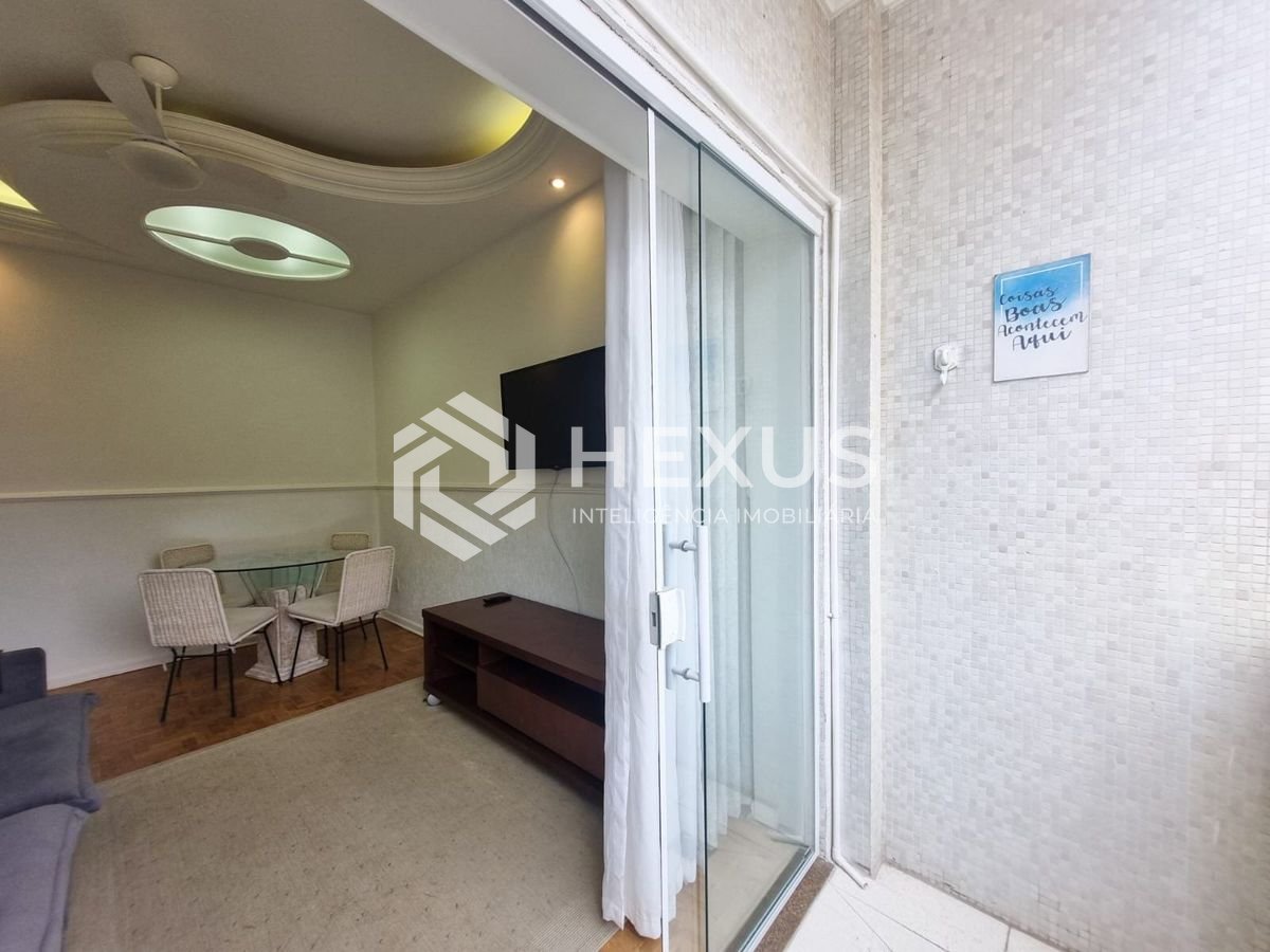 Foto 4 de Apartamento reformado na quadra mar da Praia das Pitangueiras, Guaruja