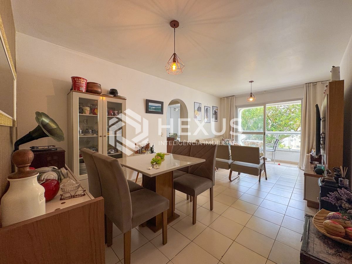 Foto 4 de Apartamento com varanda e vista mar na quadra mar da Praia das Pitangueiras, Guaruja